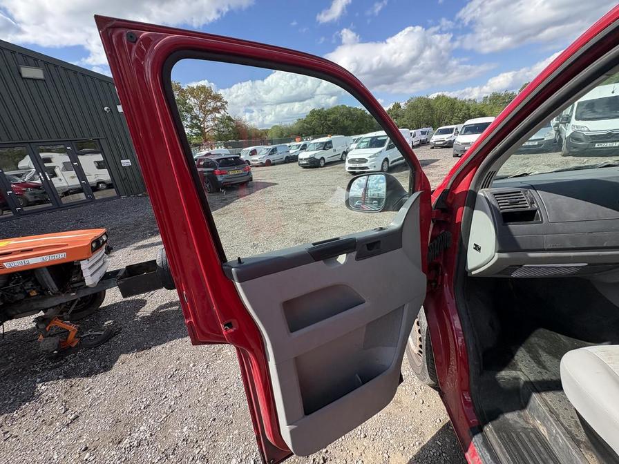 2012 Volkswagen Transporter – Model: Transporter T28 102 TDI SWB – RO12KGU