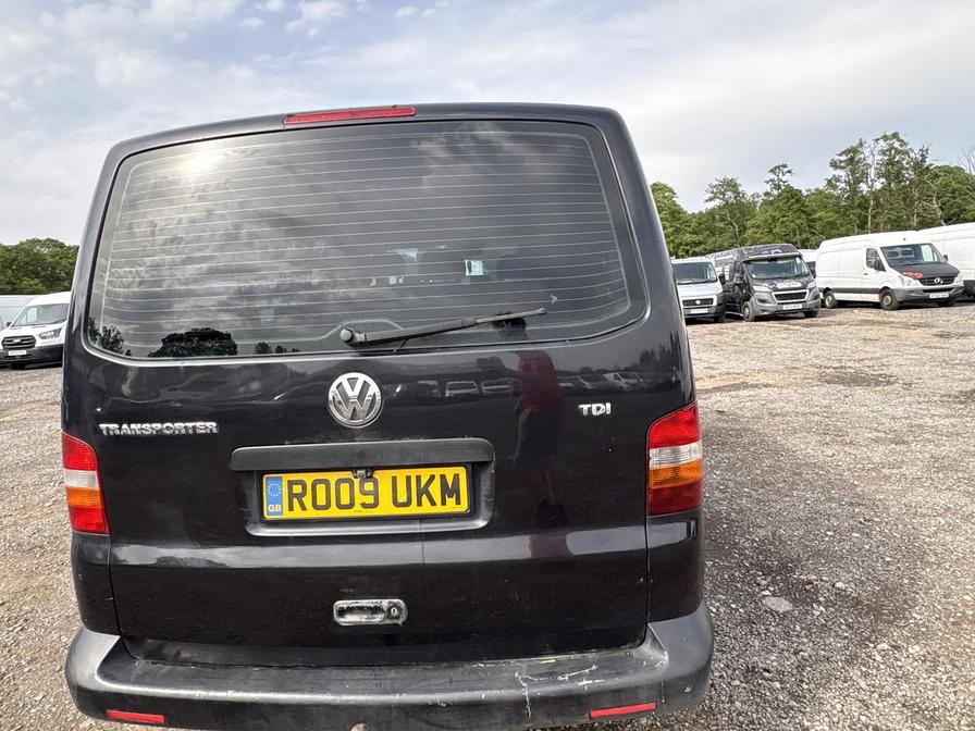 2009 Volkswagen Transporter – Model: Transporter Shuttle SE130 LWB – RO09UKM