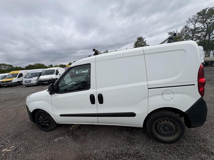 2015 Vauxhall Combo – Model: Combo 2000 L1H1 CDTi S/S ecoFLEX – FV65DBU