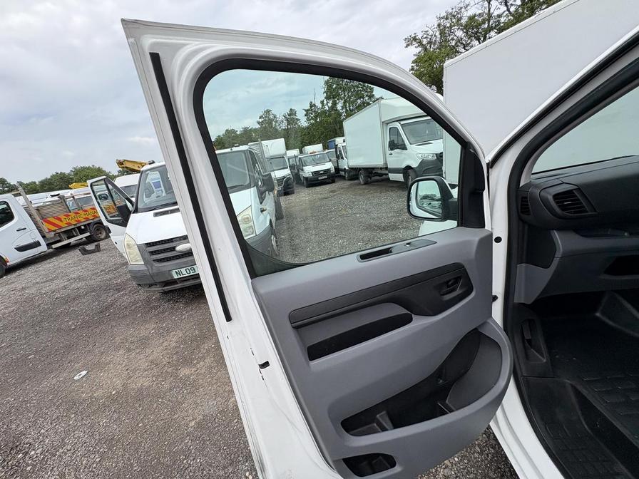 2020 Vauxhall Vivaro – Model: Vivaro 2700 Sportive S/S – DU20SVE