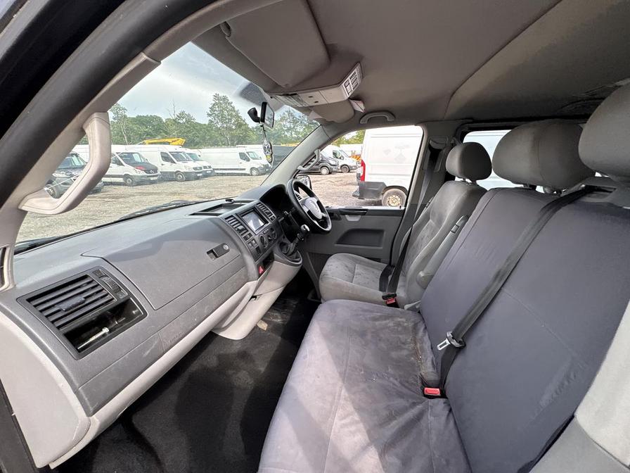 2009 Volkswagen Transporter – Model: Transporter Shuttle SE130 LWB – RO09UKM