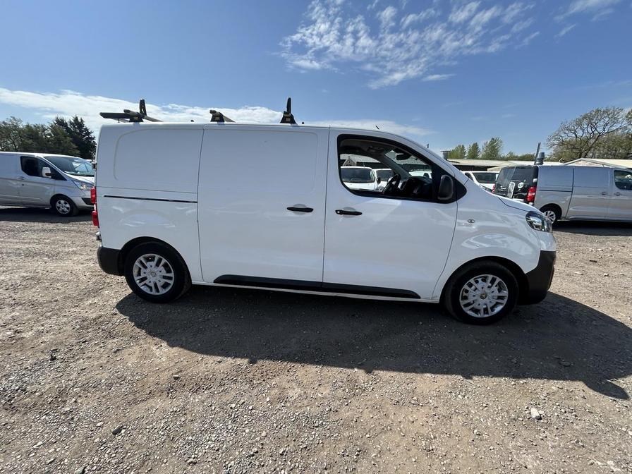 2019 Vauxhall Vivaro – Model: Vivaro 2700 Dynamic S/S – DP69VWG