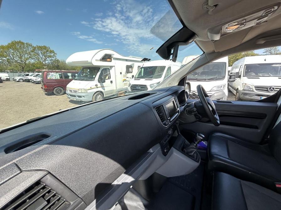2019 Vauxhall Vivaro – Model: Vivaro 2700 Dynamic S/S – DP69VWG