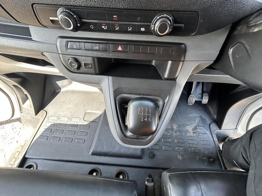 2019 Vauxhall Vivaro – Model: Vivaro 2700 Dynamic S/S – DP69VWG