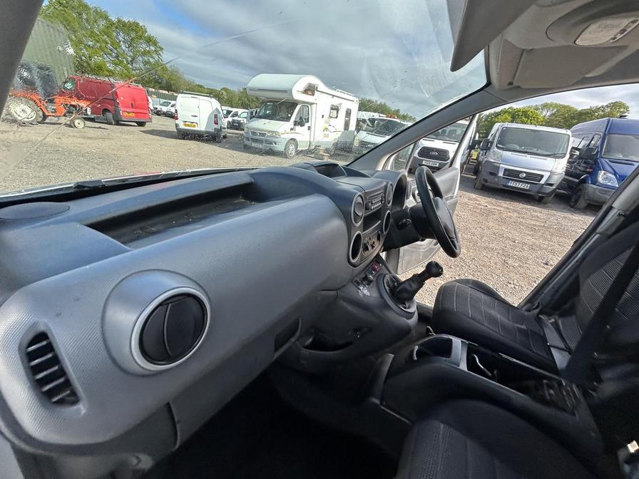 2015 Peugeot Partner – Model: Partner 850 S L1 HDi – ML15YUT
