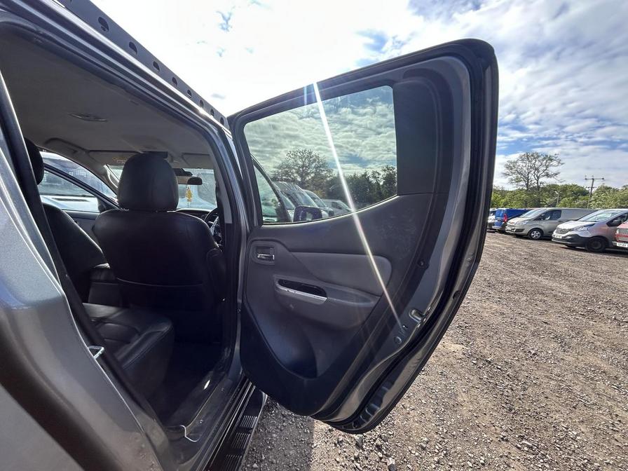 2016 Mitsubishi L200 – Model: L200 Barbarian Double Cab DI-D Auto – WP16JRO