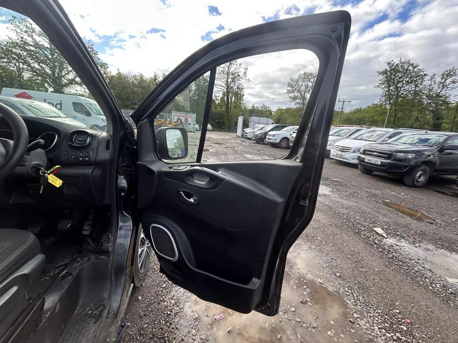 2014 Vauxhall Vivaro – Model: Vivaro 2700 Sportive CDTi – DN64CDZ