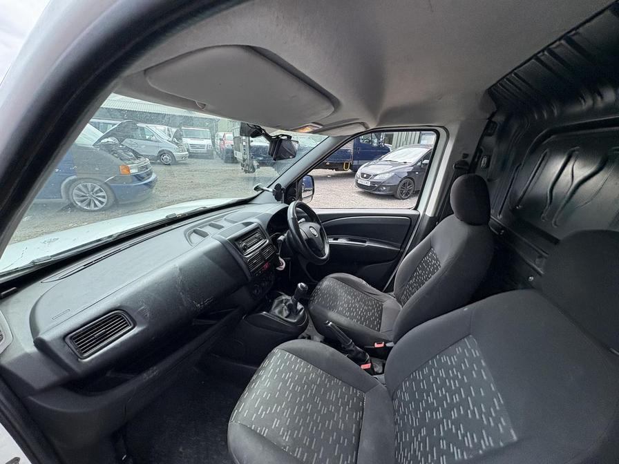 2014 Vauxhall Combo – Model: Combo 2000 L1H1 CDTi – RK64THX