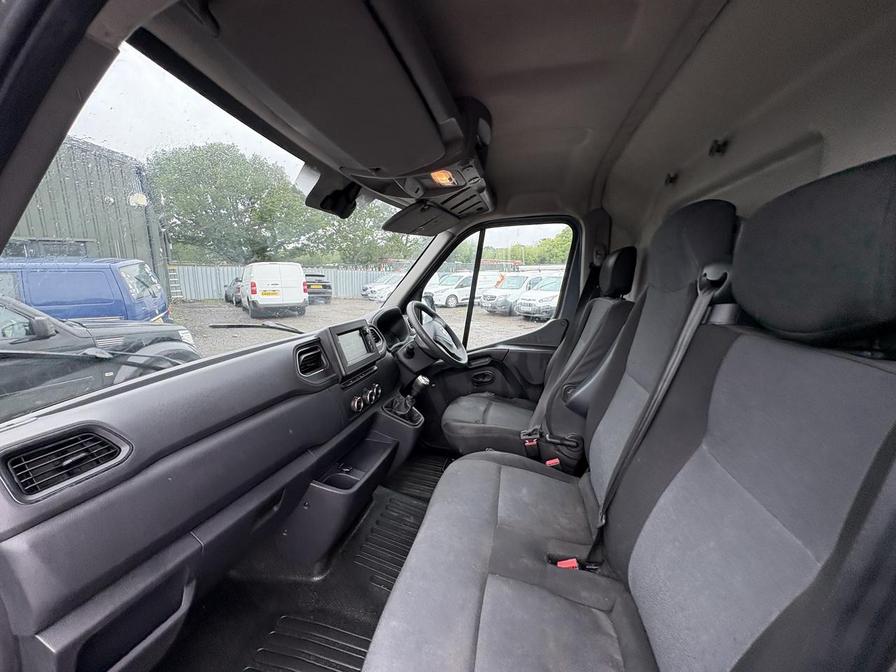 2022 Nissan Interstar – Model: Interstar Tekna dCi – EY22TYK