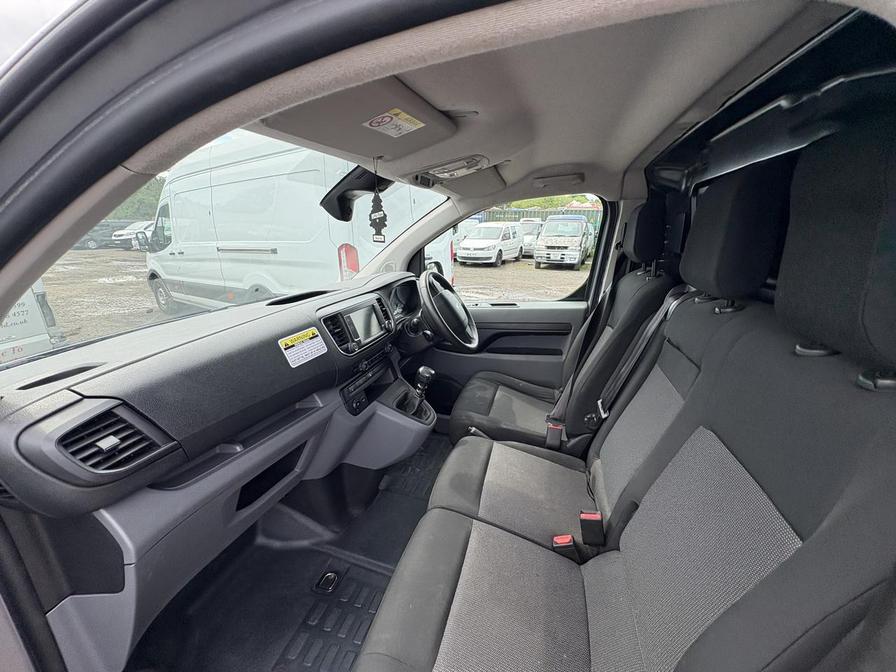2022 Peugeot Expert – Model: Expert Professional Premium L2 Blue HDi – RF22FWR