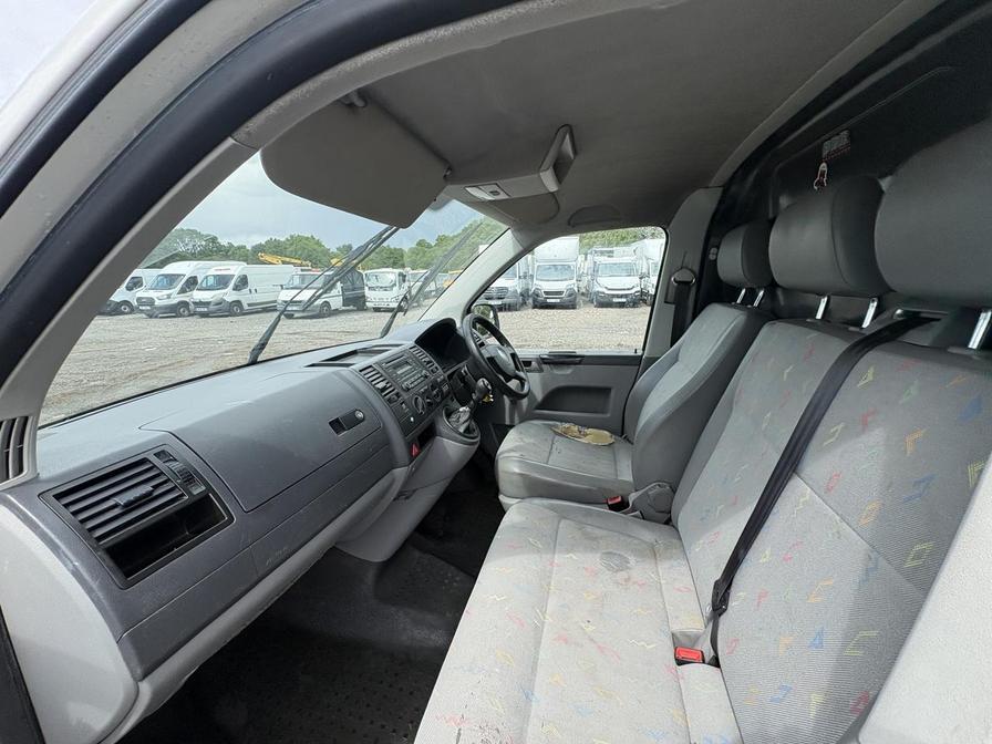 2009 Volkswagen Transporter – Model: Transporter T28 102 TDI SWB – PJ59EUU