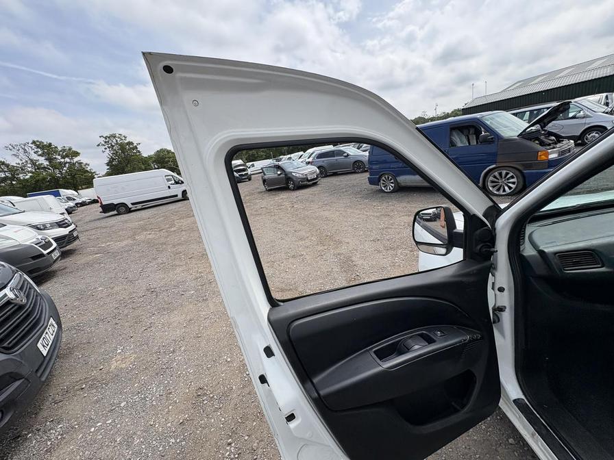2014 Vauxhall Combo – Model: Combo 2000 L1H1 CDTi – RK64THX