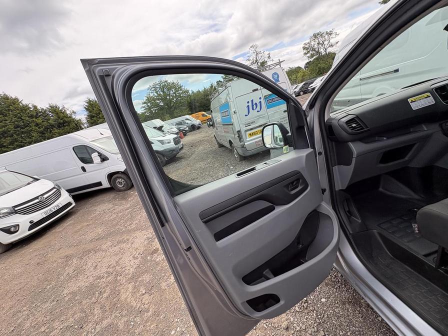 2022 Peugeot Expert – Model: Expert Professional Premium L2 Blue HDi – RF22FWR