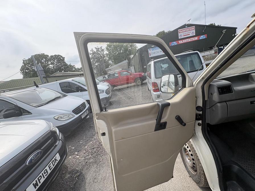1991 Volkswagen Golf – Model: Transporter – J377FCD