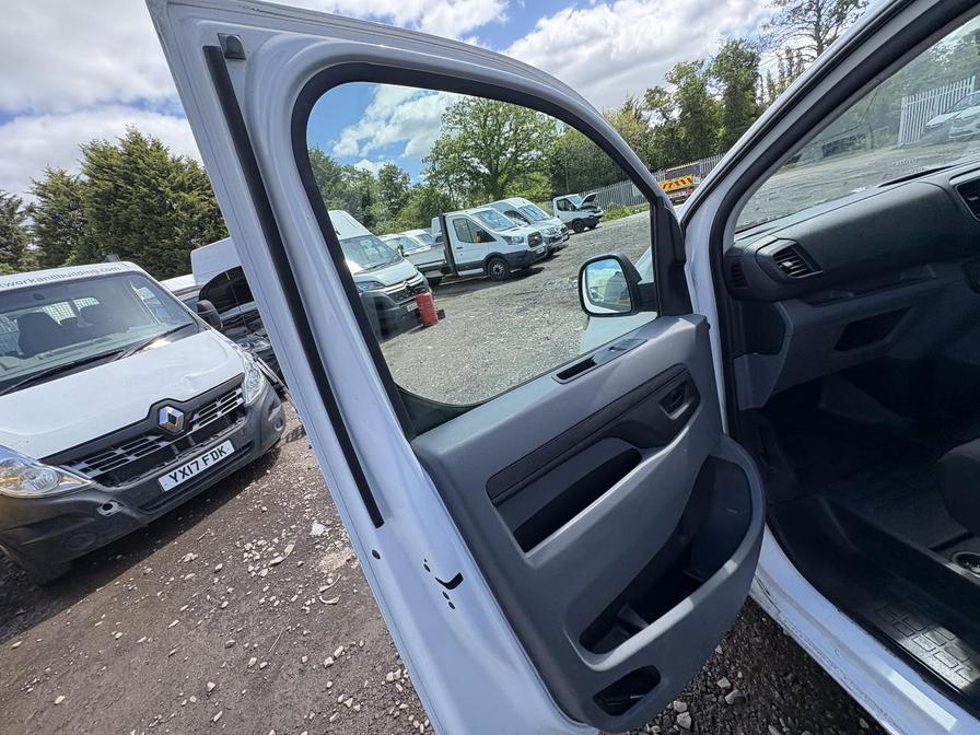 2022 Vauxhall Vivaro – Model: Vivaro F2900 Dynamic S/S – AV22JUW