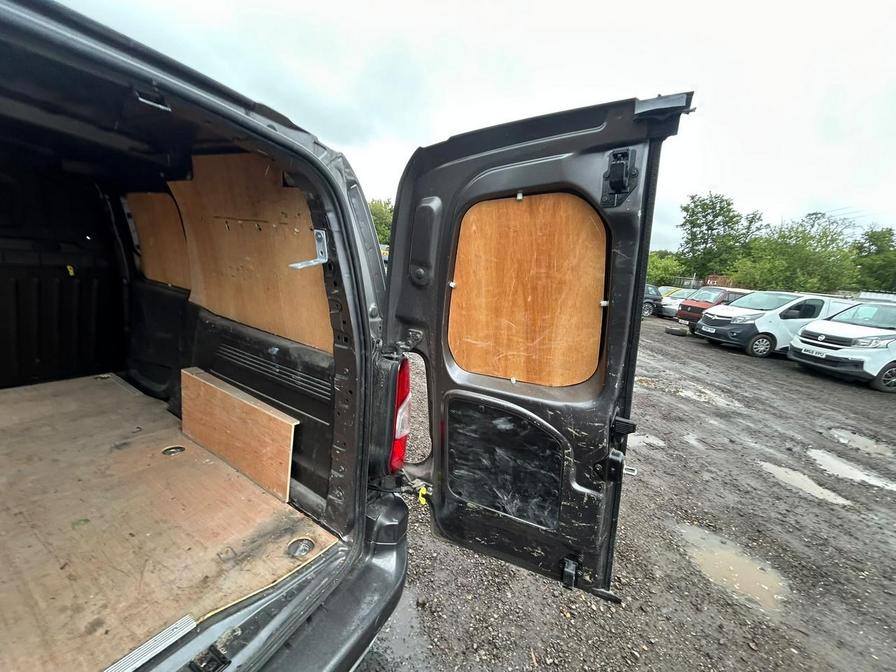 2022 Vauxhall Combo – Model: Combo 2300 Sportive TD – OV22URP