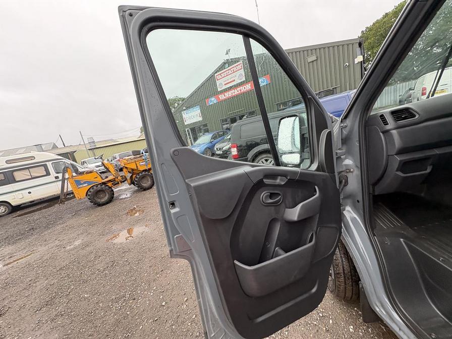 2022 Nissan Interstar – Model: Interstar Tekna dCi – EY22TYK