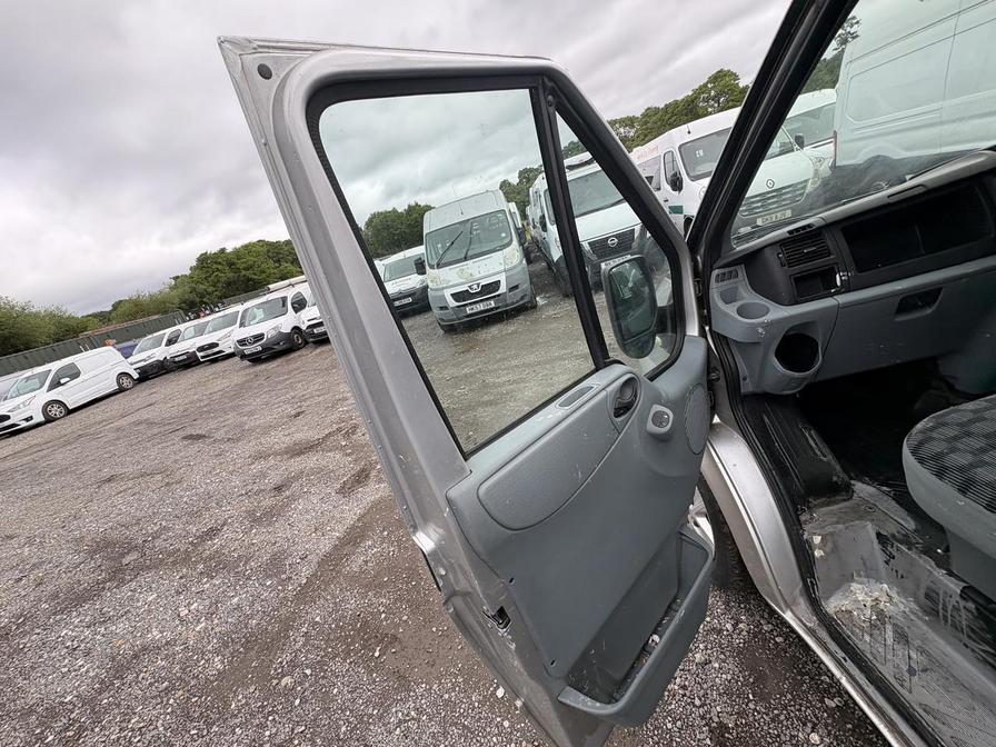 2010 Ford Transit – Model: Transit 115 T260 SWB Limited FWD – YR60LCU