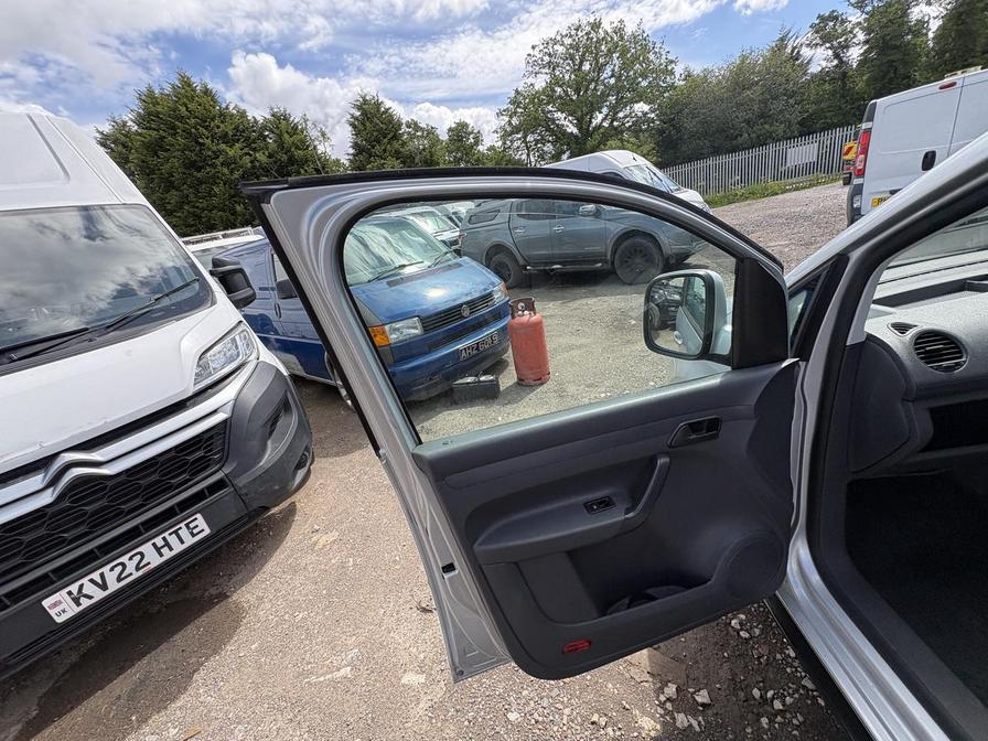 2015 Volkswagen Caddy – Model: Caddy C20 Highline TDI BlueMotion Technology Semi-Auto – GU15EWE