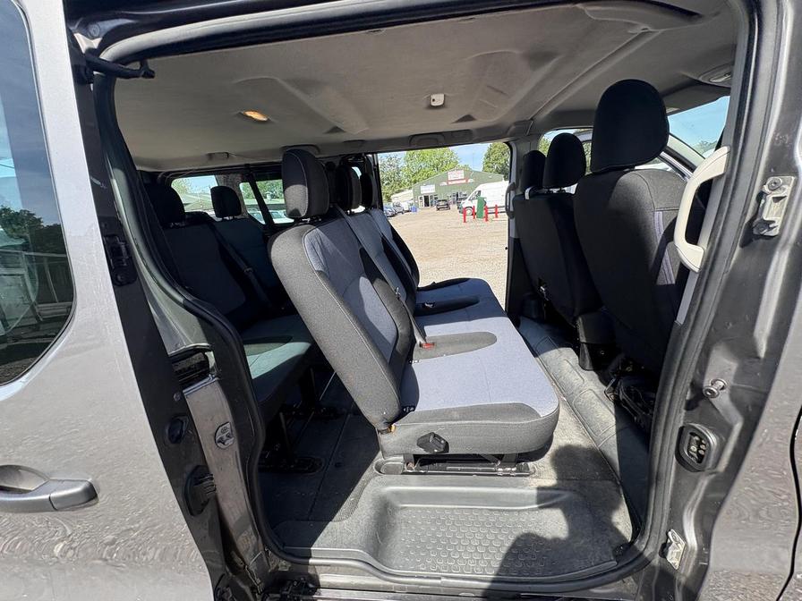 2017 Vauxhall Vivaro Combi – Model: Vivaro  Combi CDTi S/S – LK17WKB
