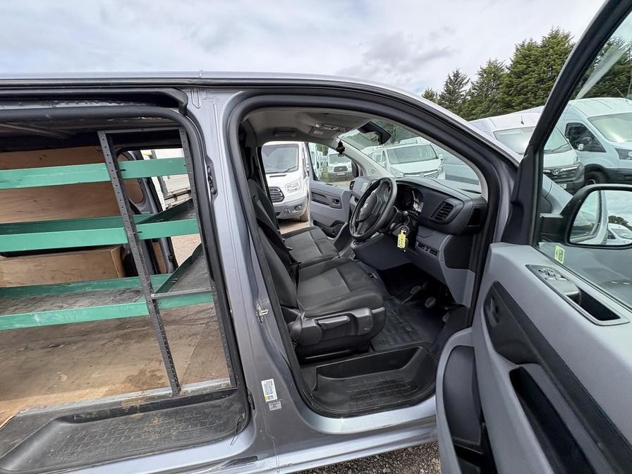 2022 Peugeot Expert – Model: Expert Professional Premium L2 Blue HDi – RF22FWR