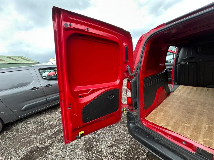 2023 Citroen Berlingo – Model: Berlingo 950 Enterprise Edition BlueHDi – YE23LYF