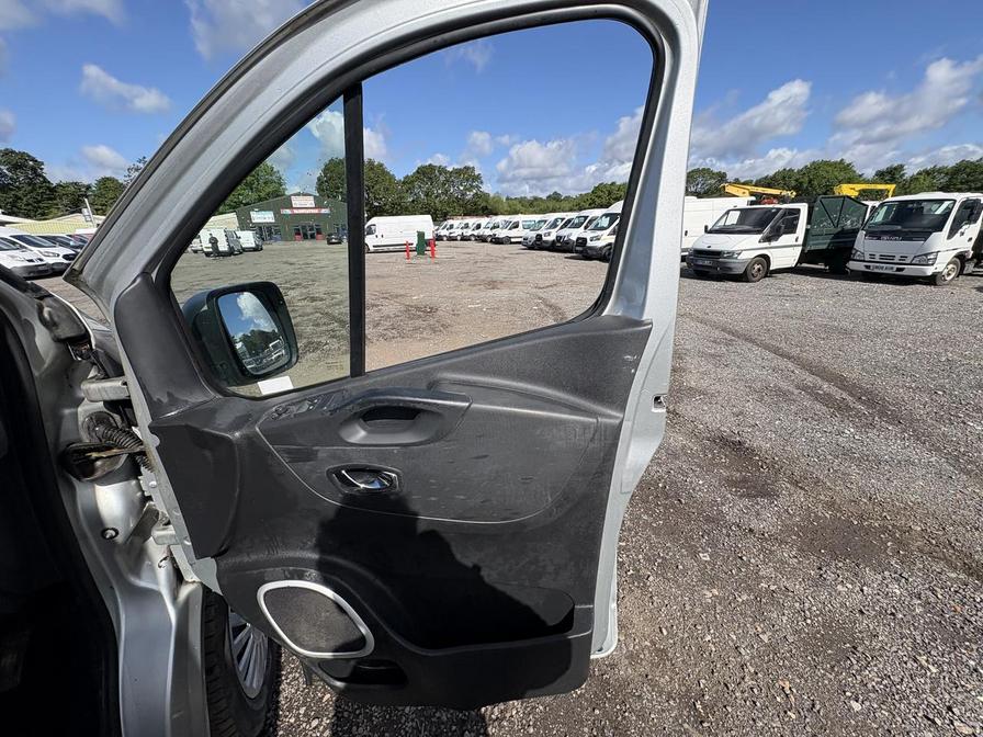 2017 Vauxhall Vivaro – Model: Vivaro 2700 Sport CDTi BT S/S – MV17AWA