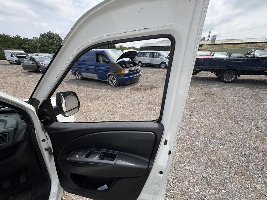 2014 Vauxhall Combo – Model: Combo 2000 L1H1 CDTi – RK64THX