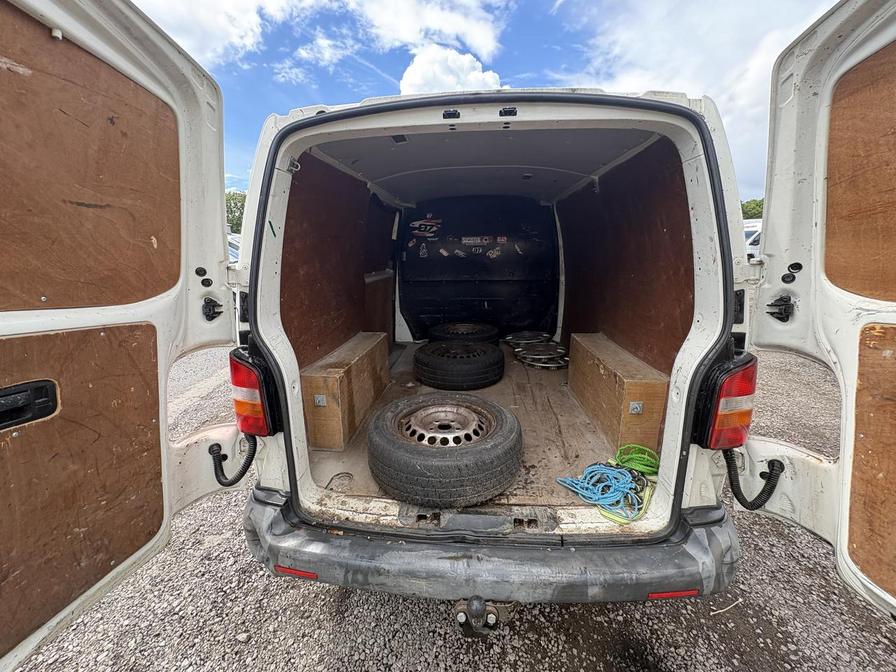 2009 Volkswagen Transporter – Model: Transporter T28 102 TDI SWB – PJ59EUU