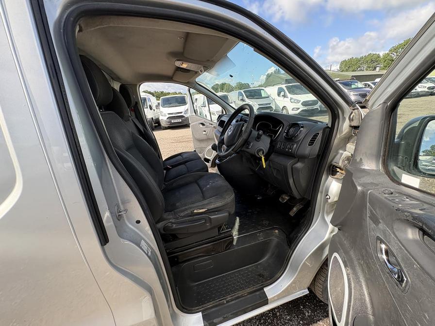 2017 Vauxhall Vivaro – Model: Vivaro 2700 Sport CDTi BT S/S – MV17AWA