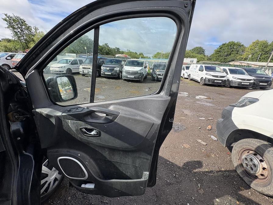 2015 Vauxhall Vivaro – Model: Vivaro  2900 Sportive CDTi – NK15XTC