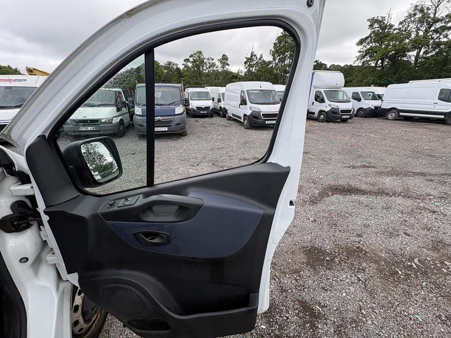 2018 Vauxhall Vivaro – Model: Vivaro 2900 Bi-T CDTi S/S – FY68UVE