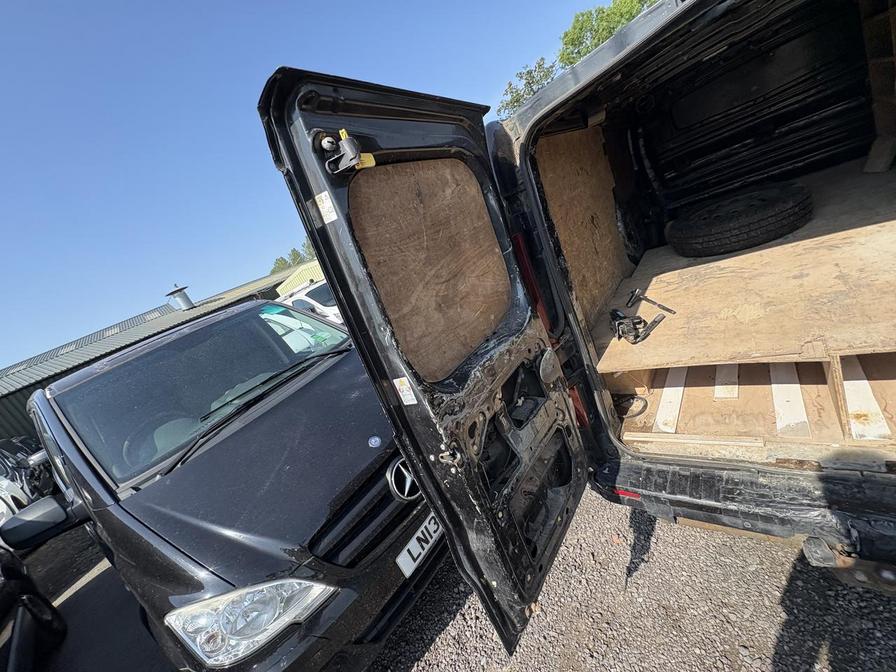2015 Vauxhall Vivaro – Model: Vivaro  2900 Sportive CDTi – LM15HVW