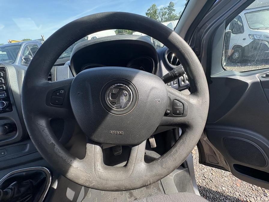 2017 Vauxhall Vivaro Combi – Model: Vivaro  Combi CDTi S/S – LK17WKB