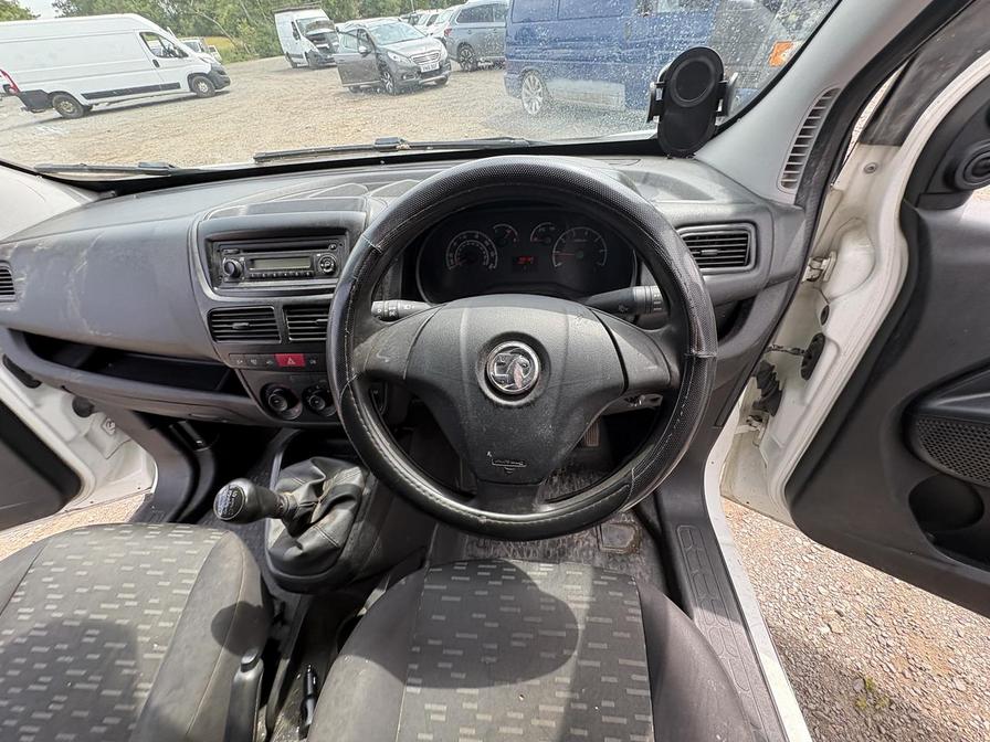 2014 Vauxhall Combo – Model: Combo 2000 L1H1 CDTi – RK64THX