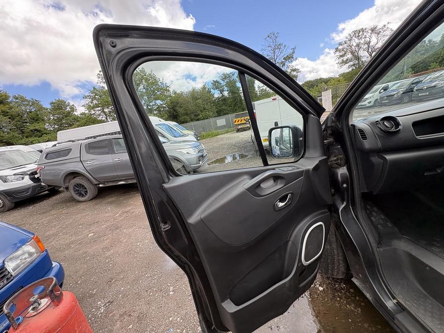 2017 Vauxhall Vivaro – Model: Vivaro 2700 Sport CDTi BT S/S – VA17CXM