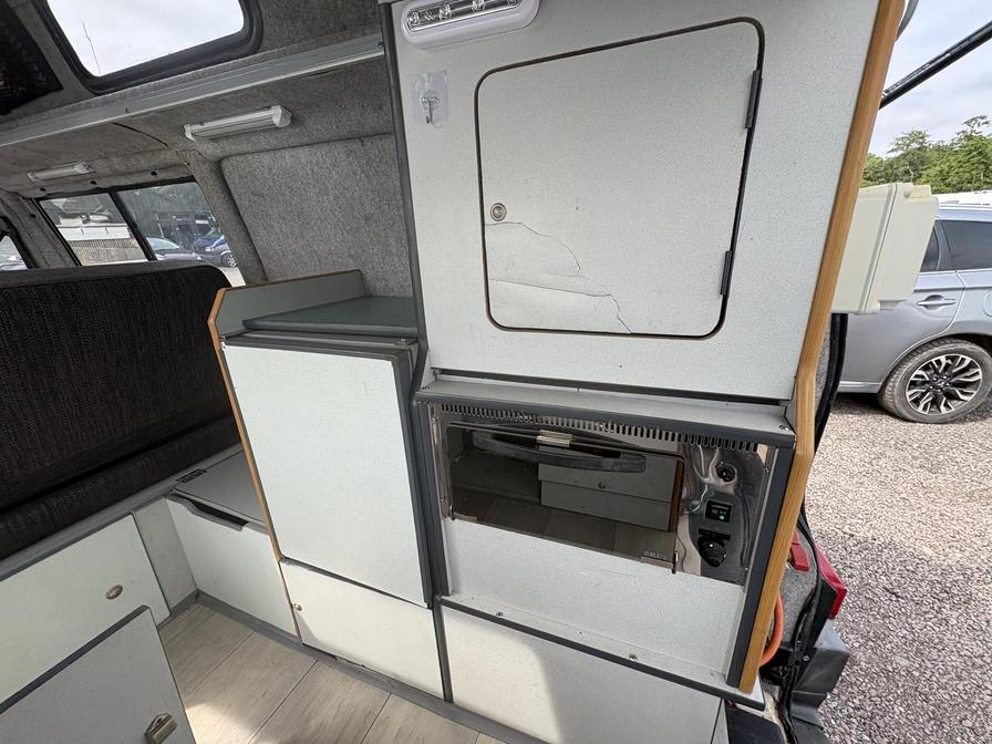 1991 Volkswagen Golf – Model: Transporter – J377FCD