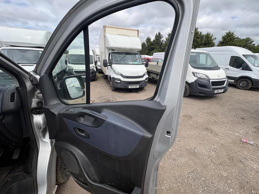2015 Vauxhall Vivaro – Model: Vivaro  2700 CDTI – DY15LUZ
