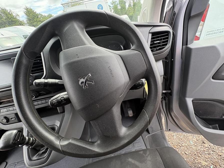 2022 Peugeot Expert – Model: Expert Professional Premium L2 Blue HDi – RF22FWR