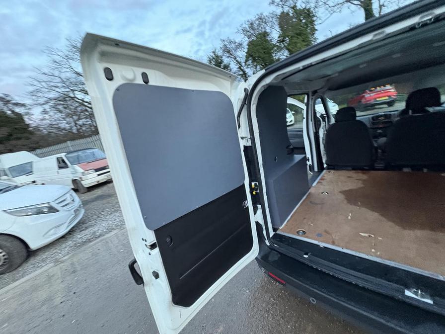 2017 Fiat Doblo Cargo – Model: Doblo 16v SX MultiJet II – HJ67WHG