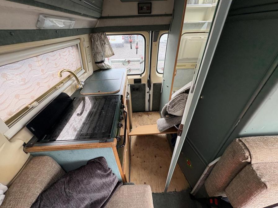 2000 Peugeot Boxer – Model: Boxer 270 MWB – X236VNJ