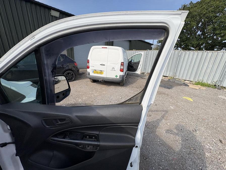 2015 Ford Transit Connect – Model: Transit Connect 200 – BN65OLR