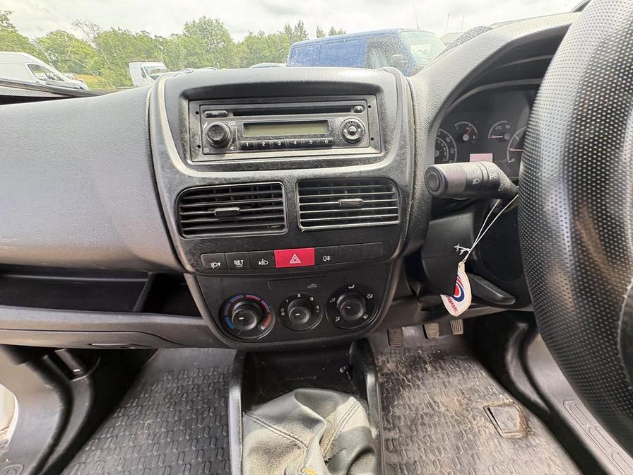 2014 Vauxhall Combo – Model: Combo 2000 L1H1 CDTi – RK64THX