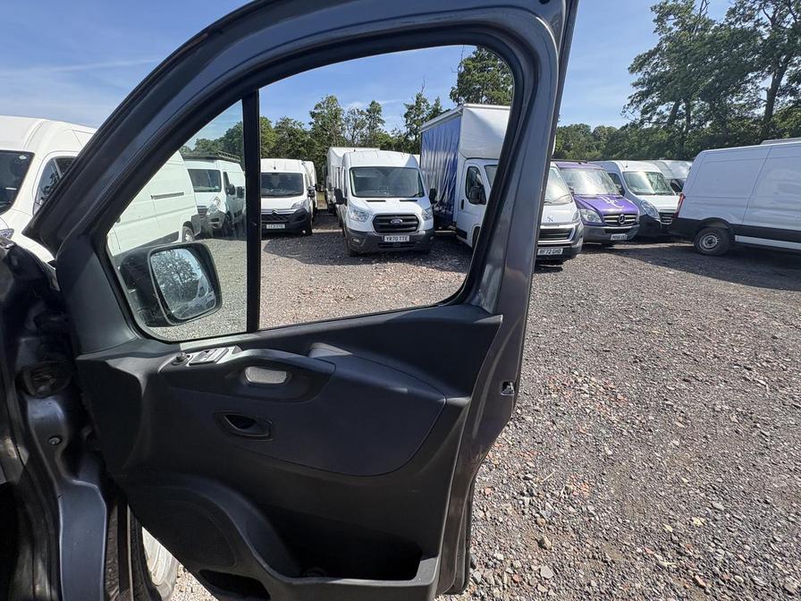 2017 Vauxhall Vivaro Combi – Model: Vivaro  Combi CDTi S/S – LK17WKB