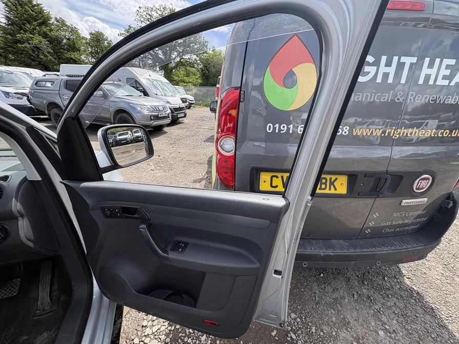 2015 Volkswagen Caddy – Model: Caddy C20 Highline TDI BlueMotion Technology Semi-Auto – GU15EWE