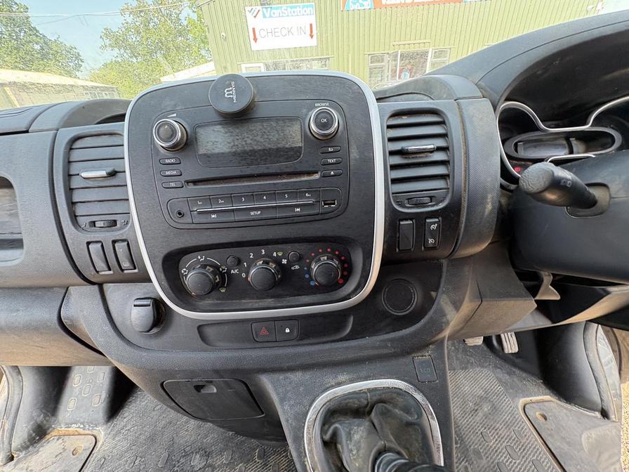2015 Vauxhall Vivaro – Model: Vivaro  2900 Sportive CDTi – LM15HVW
