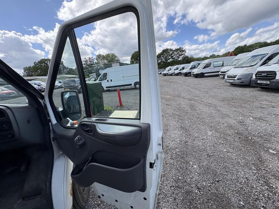 2006 Ford Transit – Model: Transit Minibus – NC55AFA