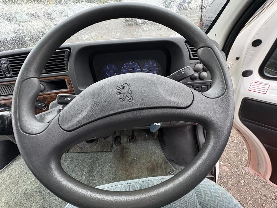 2000 Peugeot Boxer – Model: Boxer 270 MWB – X236VNJ