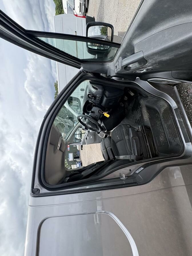 2019 Vauxhall Vivaro – Model: Vivaro 2700 Sportive CDTi – YL19WRP