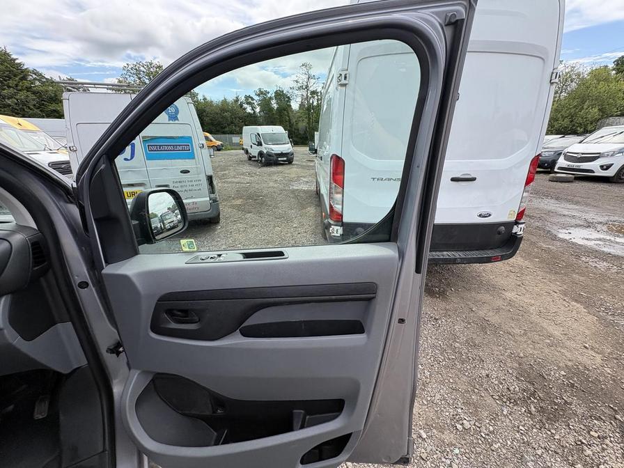 2022 Peugeot Expert – Model: Expert Professional Premium L2 Blue HDi – RF22FWR
